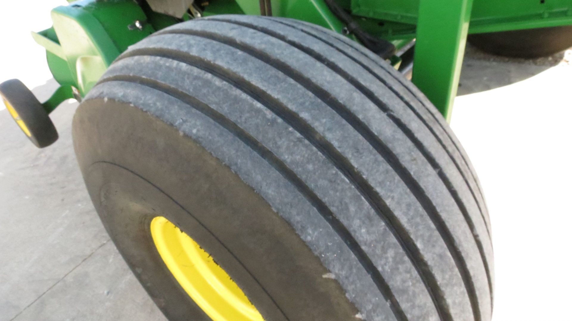 2020 John Deere 560M HC2 Mega Wide Baler (Stk# 6869) - Image 11