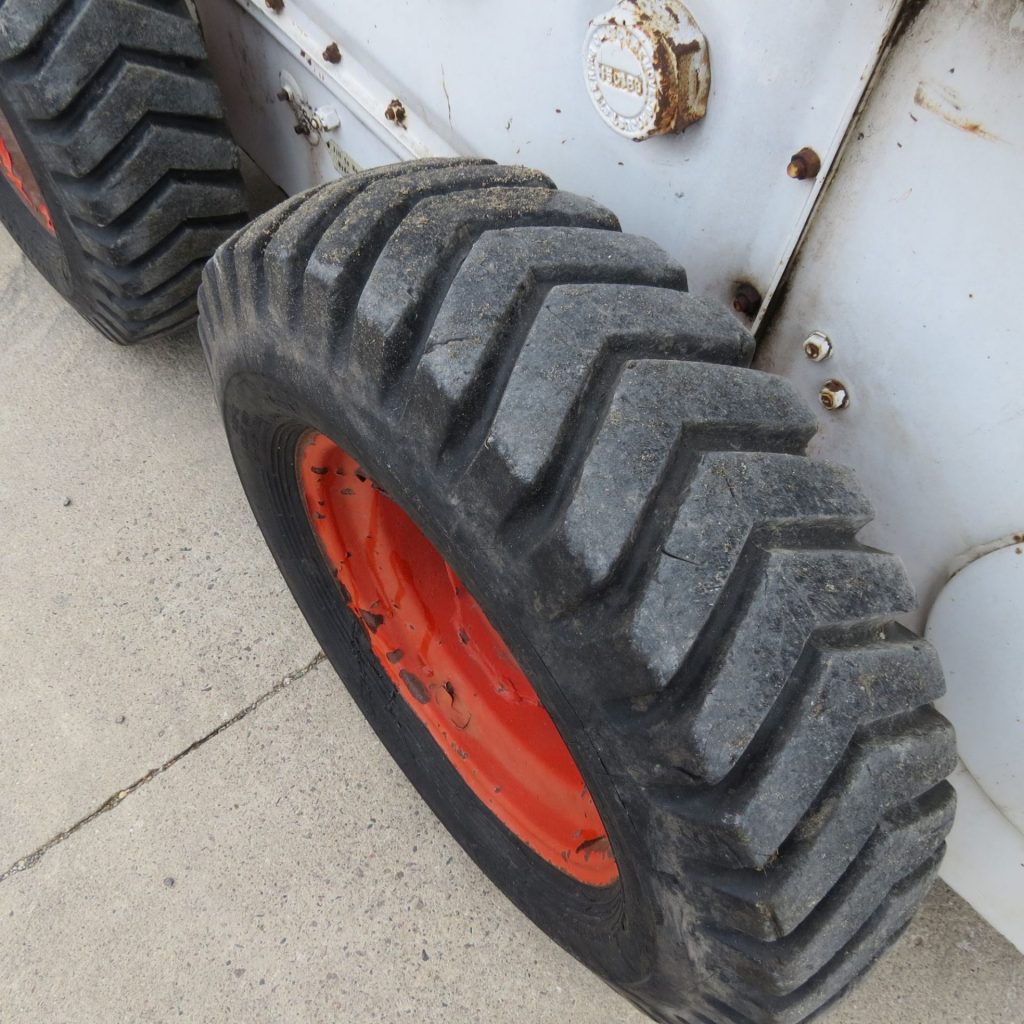 Bobcat 610 Skid Loader (Stk# 6935) - Image 5