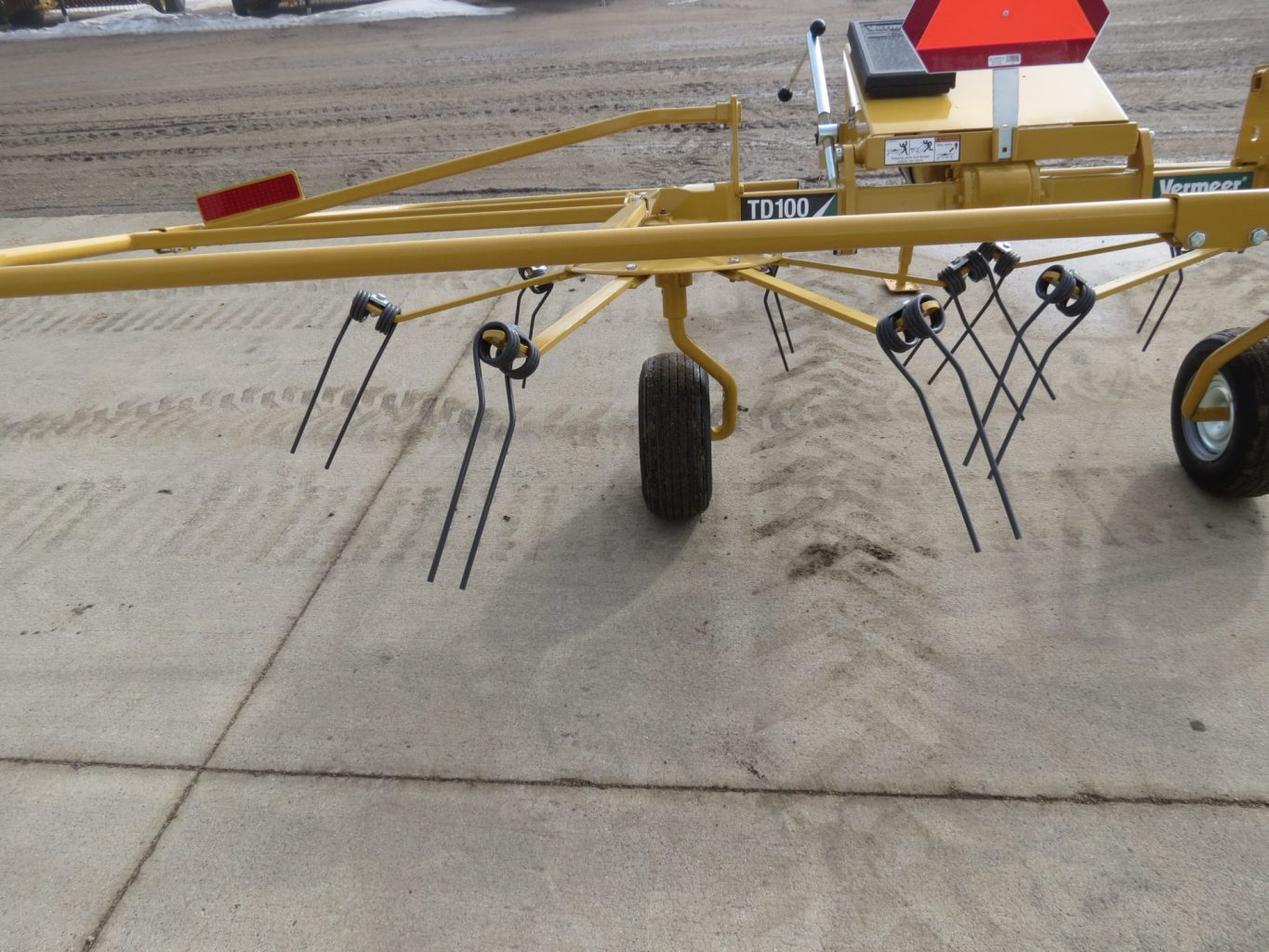 Vermeer TD100 Tedder (7086) - Image 7