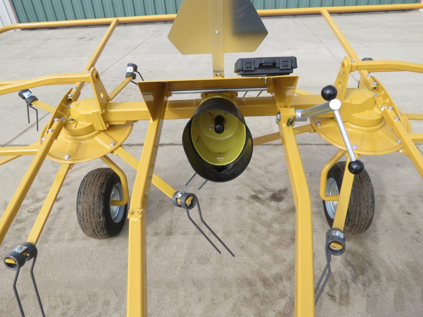 Vermeer TD100 Tedder (7086) - Image 9