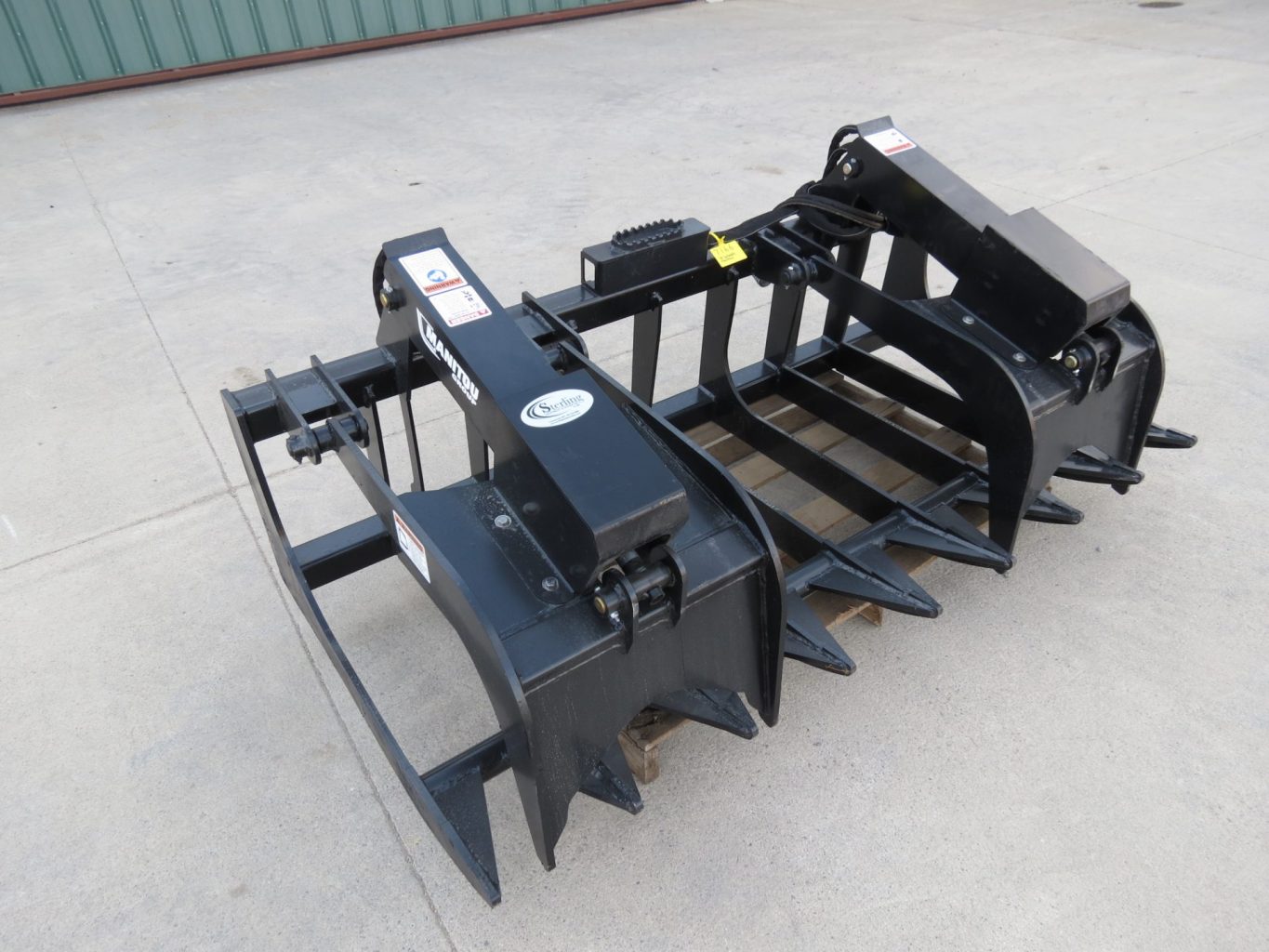 Manitou 72" Brush Root Grapple Bucket (Stk# 7166) - Image 4
