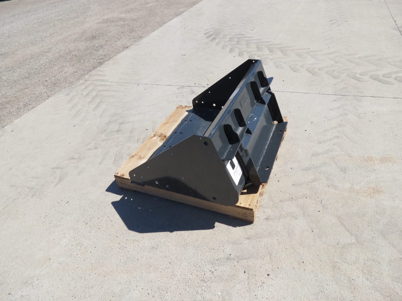 Bobcat 36" General Purpose Bucket (Stk# 7170) - Image 6