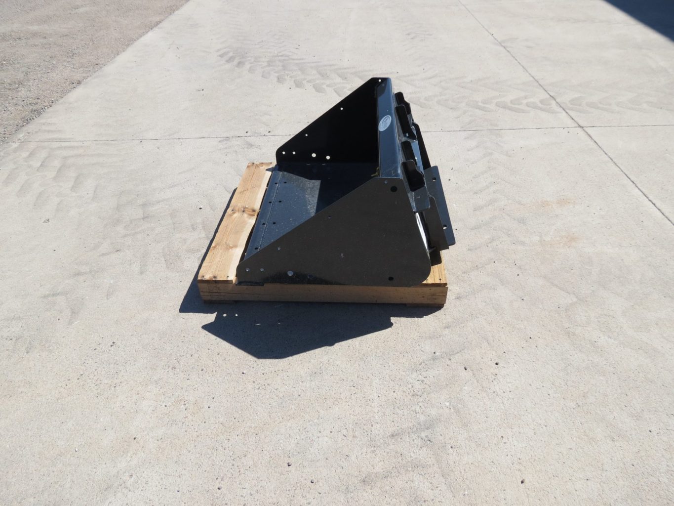 Bobcat 36" General Purpose Bucket (Stk# 7170) - Image 7